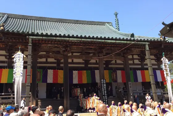 金堂でおこなわれた開創記念慶讃法会