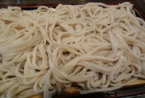 目の前で打ったばかりの蕎麦が味わえます