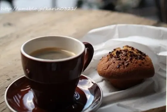 コーヒー片手に散策