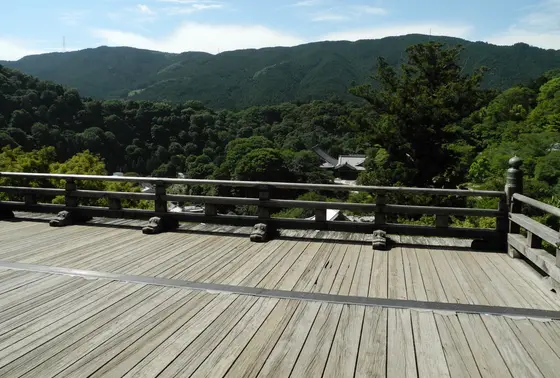 広いウッドデッキ