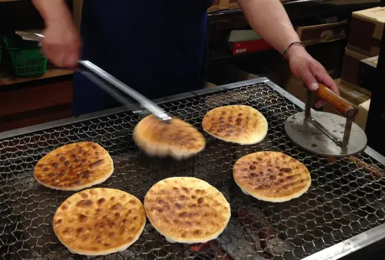 店内で焼いてました