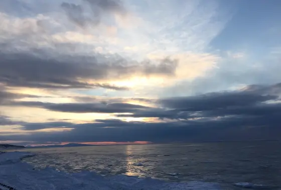夕暮れ時の流氷
