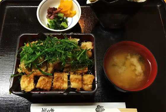 名物は穴子ばら揚丼