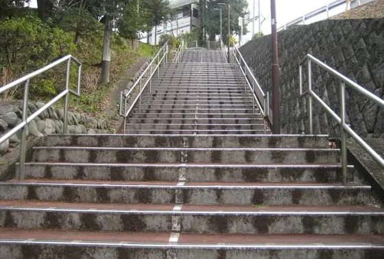 駆け降りる階段！