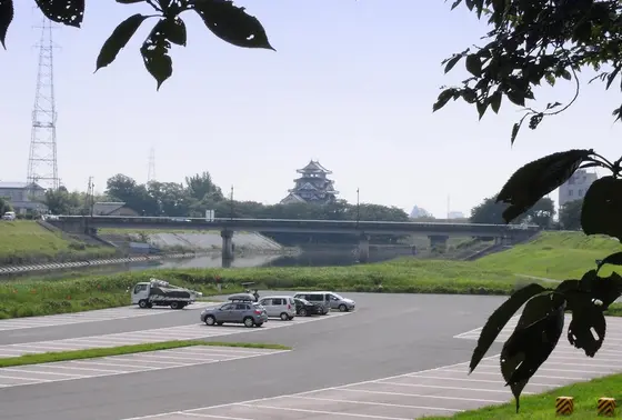 駐車場はこちら