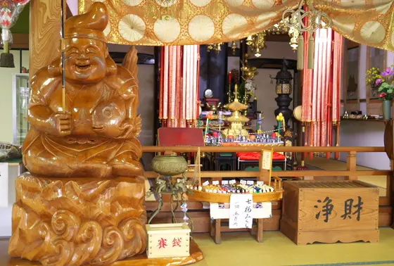 恵比寿様は触れます