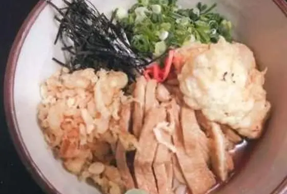 冷やしきつねうどん。500円。多分ここで一番注文してます。