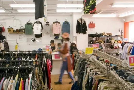 100円で洋服が買える