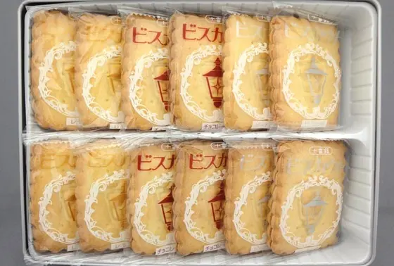 お土産のお菓子「ビスカウト」もあります