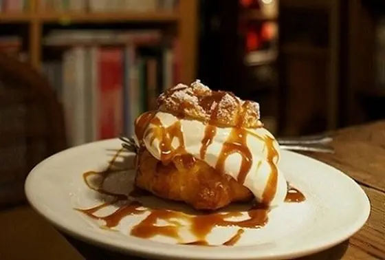 シュー自家製クリームおすすめですよ