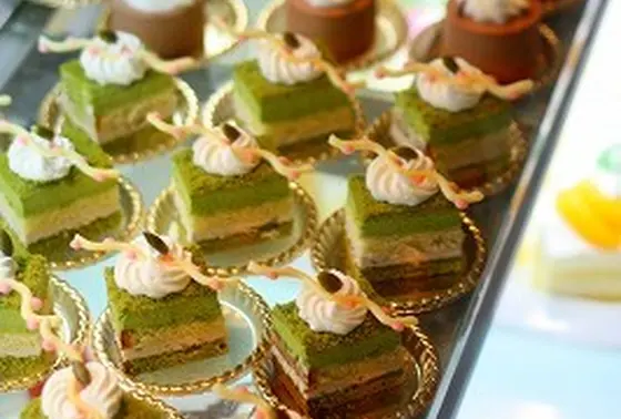 色とりどりのケーキ