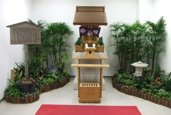 同じく1階には航空神社があり恋人とお願い事をすることも出来ます！