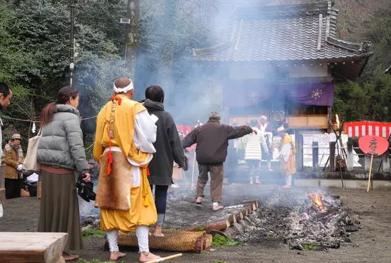 火渡りが始まりました