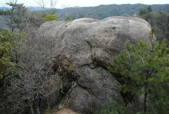 百丈岩（ひゃくじょういわ）