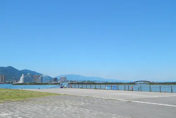 遠く比良山系まで見渡せます