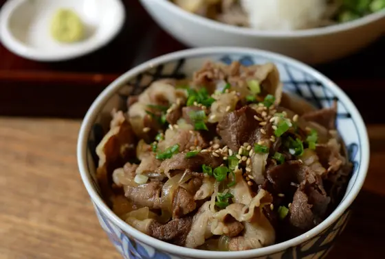 土日限定メニュー「あか牛丼」