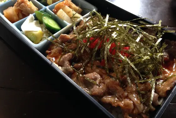 杜仲豚の焼肉弁当