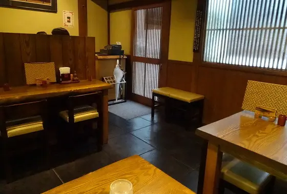 こじんまりした店内