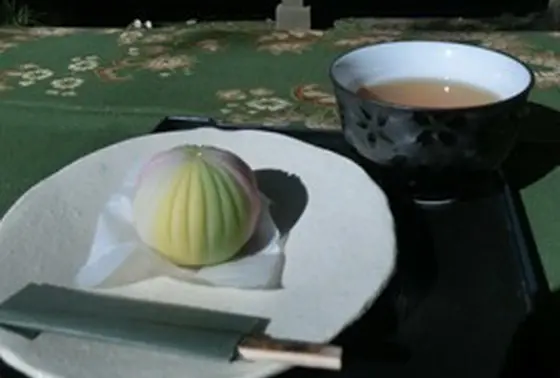 作った和菓子はその場で食べれる！