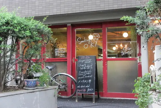 赤いドアが目印！(ザリガニ色？！)