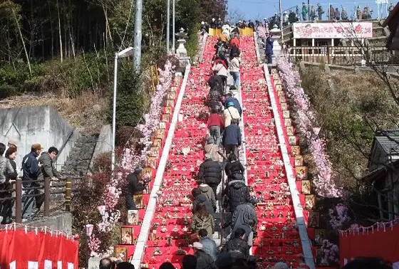 百段階段でひな祭り！