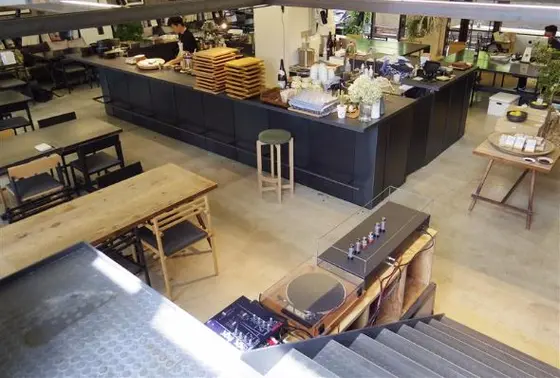 建築事務所の手掛けるお洒落な店内