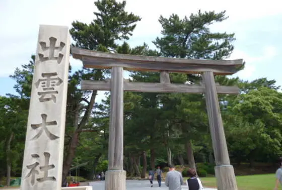 身が引き締まる入り口