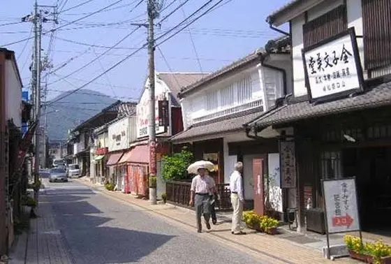 みすゞ通りで詩を読み進める僥倖