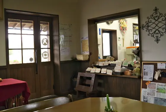 駅の待合室が喫茶店