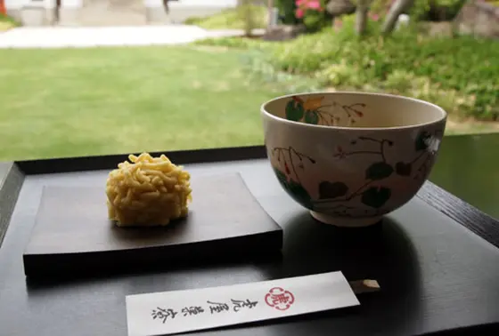 せっかくなので抹茶と一緒にどうぞ。