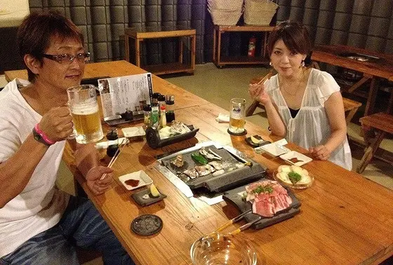 瓦で猪豚を焼いて食べる！