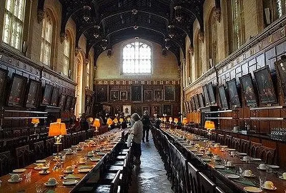 食堂シーンがよみがえる！