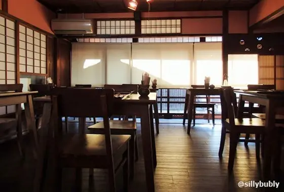 全国に広がりつつある雪ノ下ですが、やはり京都で頂く抹茶のパンケーキは格別です。お皿が磁器で、京都らし〜い♡