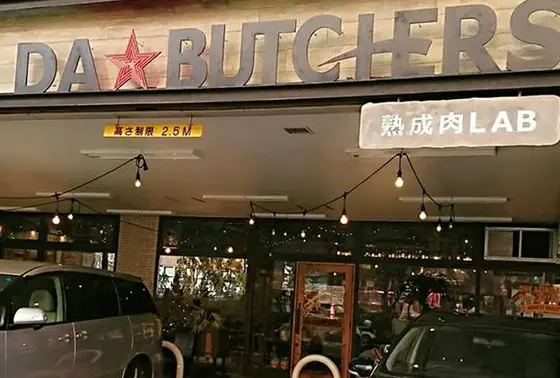 店舗前に駐車場が数台分