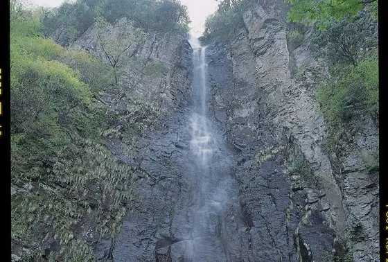雄滝(おんだき)