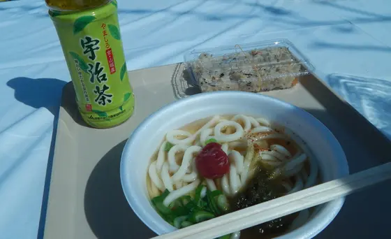地元のお母さん方のもてなしも