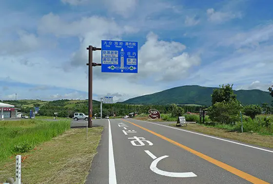 アクセス抜群の交差点にあります