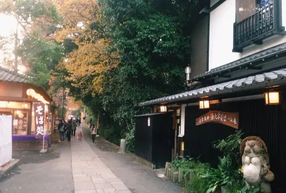 深大寺山門の道（西側）