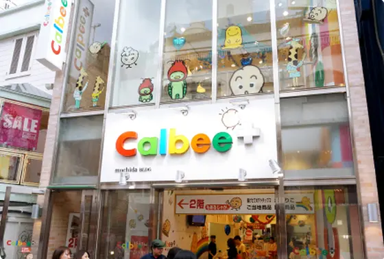 店の外観は可愛くてポップ