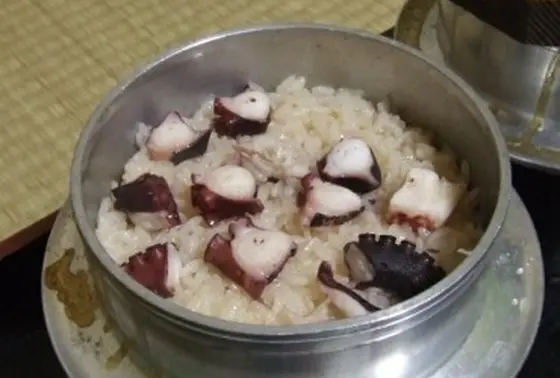 大ぶりのタコを使ったタコ飯