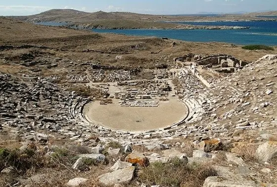 どこに行っても円形劇場