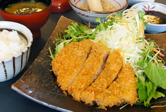 八鹿豚が食べられるお食事処アリ