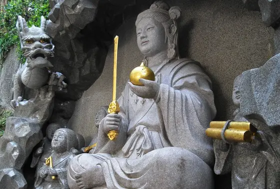 弁財天童子石像