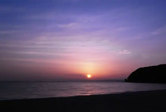 水平線から昇る朝日を観ながら、天然温泉の露天風呂に入りませんか？