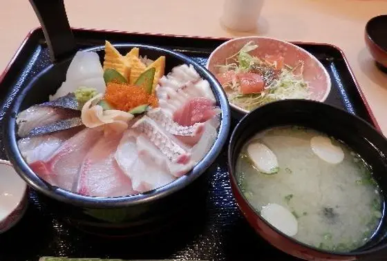 定食や丼も豊富