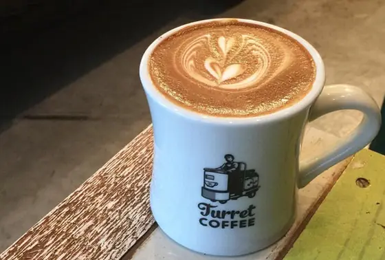 近くのカフェも