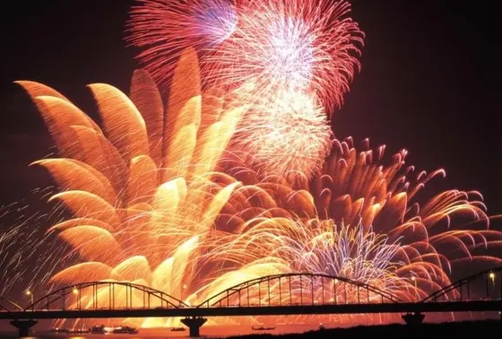 毎年8月1日は花火大会の日