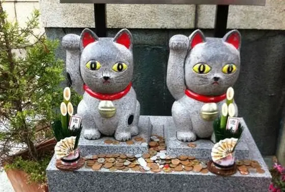 石のなで猫