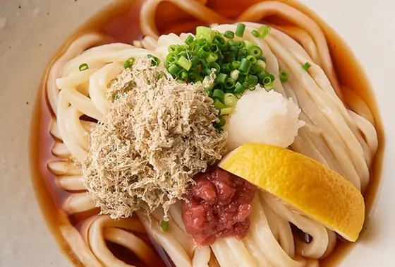 讃岐うどん（かまあげ、温かけ、冷つけ）  800円