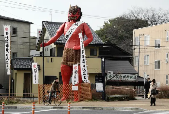 街角に鬼が立つ